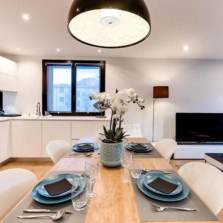 Les Sorbiers - 2 Bedrooms Floor - Parking & Terrace 阿讷西